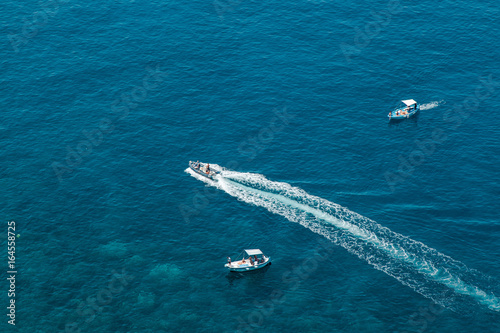 Barche al largo di Ventotene © Piergiorgio Greco