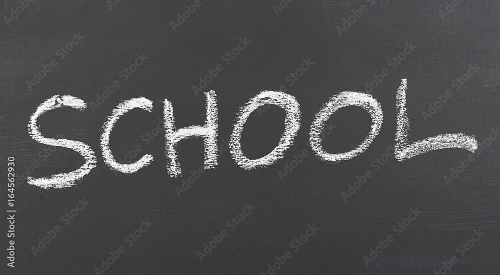Obraz premium School written with chalk on blackboard.