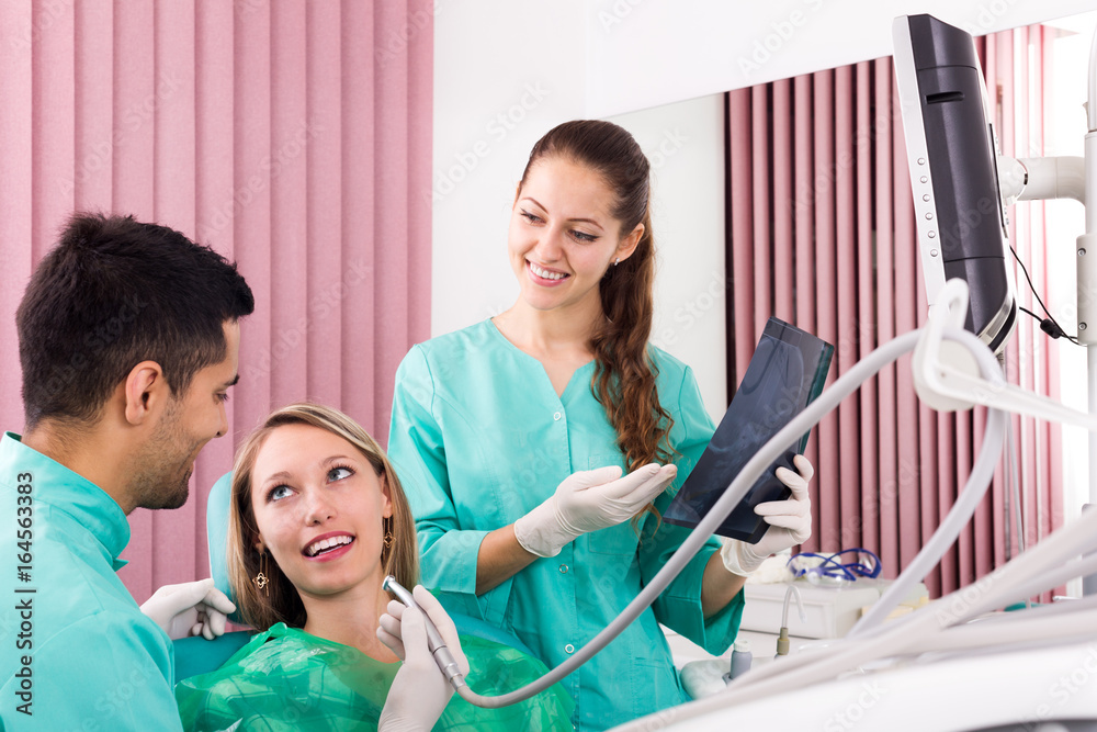 Obraz premium dentist and patient