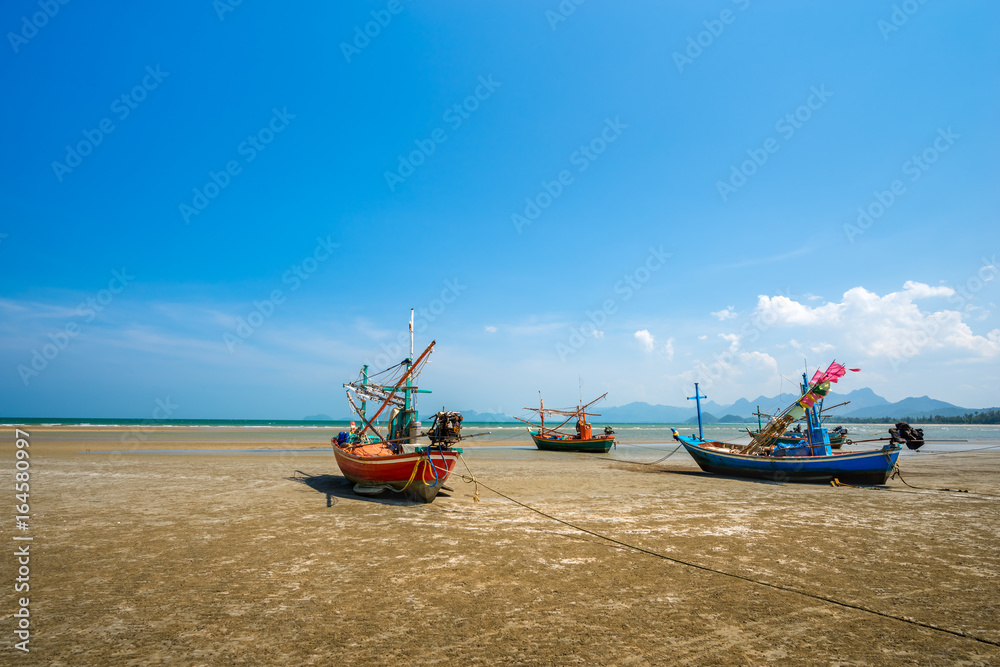 Obraz premium fishing boat on the beach