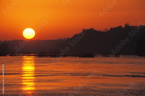 Coucher de soleil sur la Loire  fleuve fran  ais  