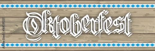 Oktoberfest Headliner mit Holzbrettern und bayerischen Bändern