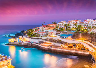 Sierkussen Canarische Eilanden Puerto de Santiago city,  Atlantic Ocean coast, Tenerife, Canary island, Spain  © Balate Dorin