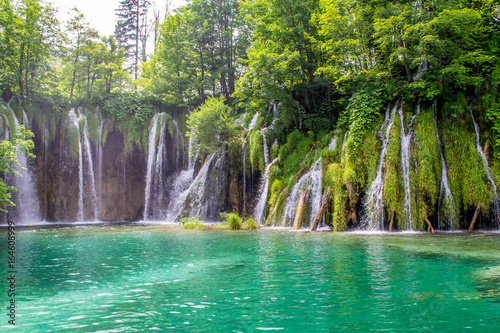 Croatia - Plitvice Lakes © karlosxii