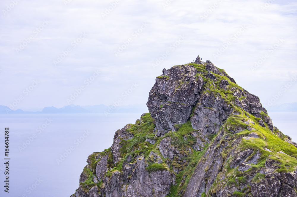 Cairn sur un sommet des Lofoten