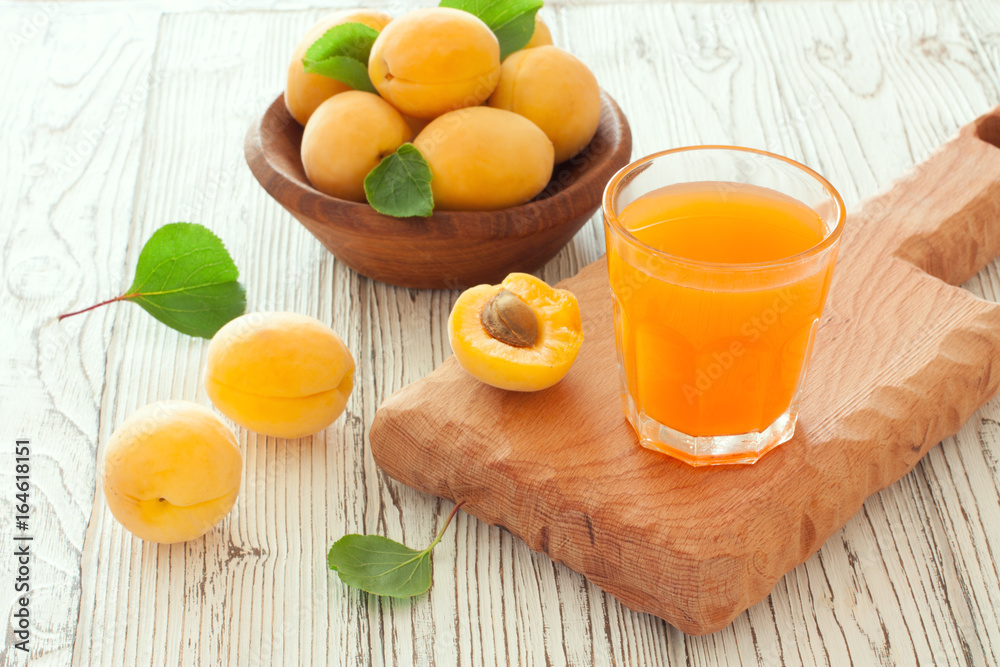 Ripe apricots and apricot juice Ripe apricots and apricot juice