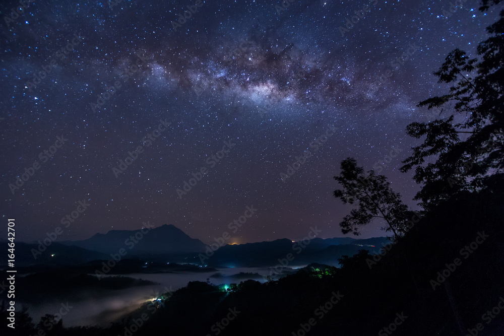 Fototapeta premium Beautiful Milky way, Amazing Milky Way galaxy at Borneo, The Milky way, Long exposure photograph, with grain.Image contain certain grain or noise and soft focus