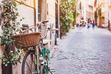 Leinwandbilder Fahrrad Vintage Fahrrad in italienischer Gasse  © Song_about_summer