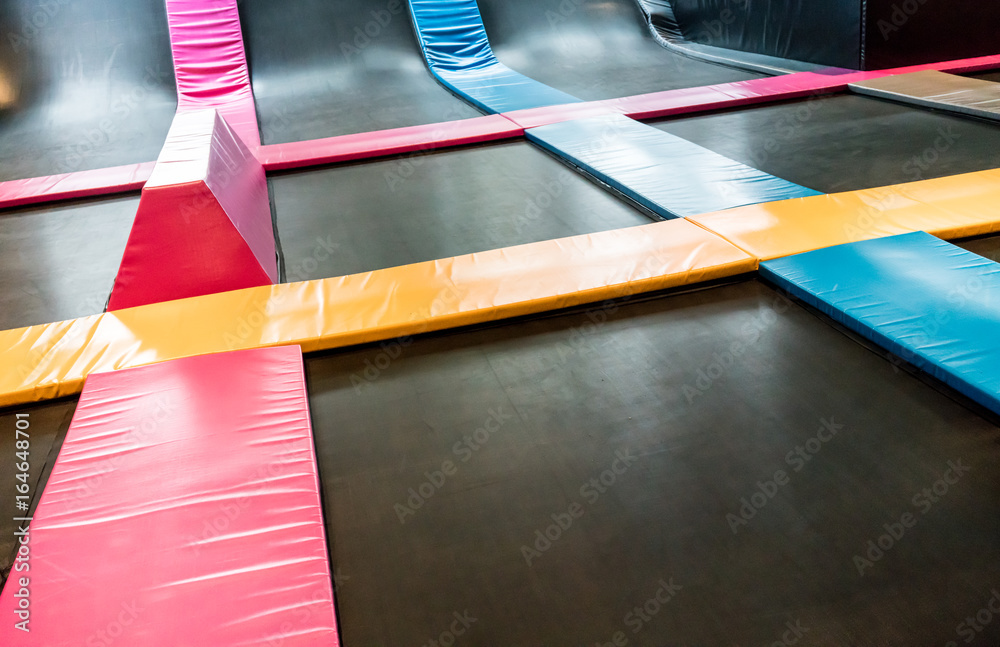 Foto Interconnected trampolines for indoor jumping