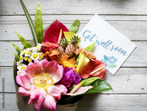 Canvas Print Get well soon message with bouquet