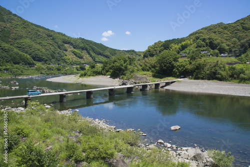 沈下橋と四万十川 Low-water crossing on Shimanto River, Kochi, Shikoku, Japan