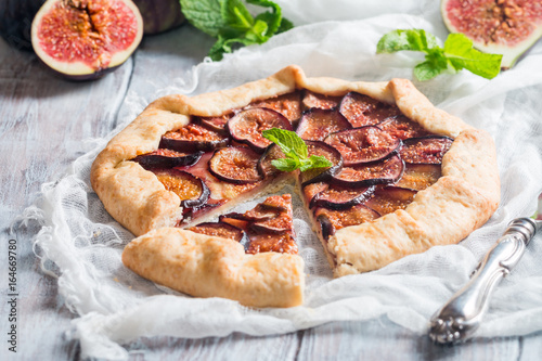 Homemade figs galette