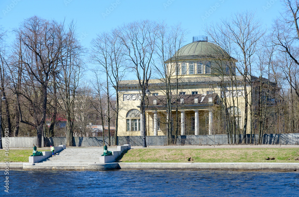 Φωτογραφία Dacha of Prince of Oldenburg on Kamenny Island, embankment of Malaya Nevka River, St