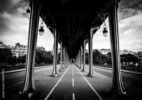 Bir-Hakeim Bridge © Léopold