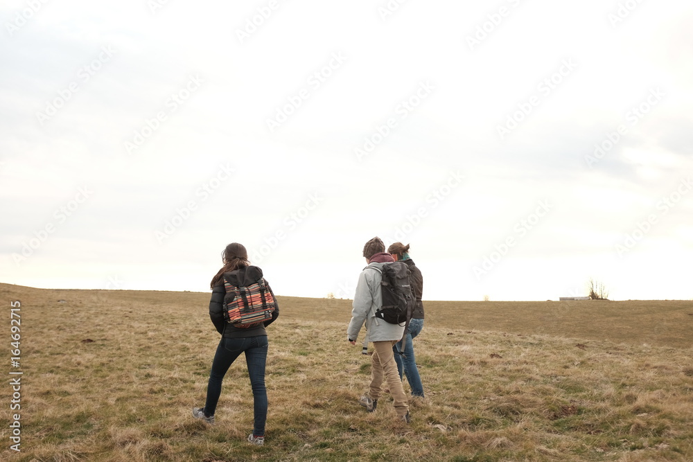 Randonnée entre amis en montagne