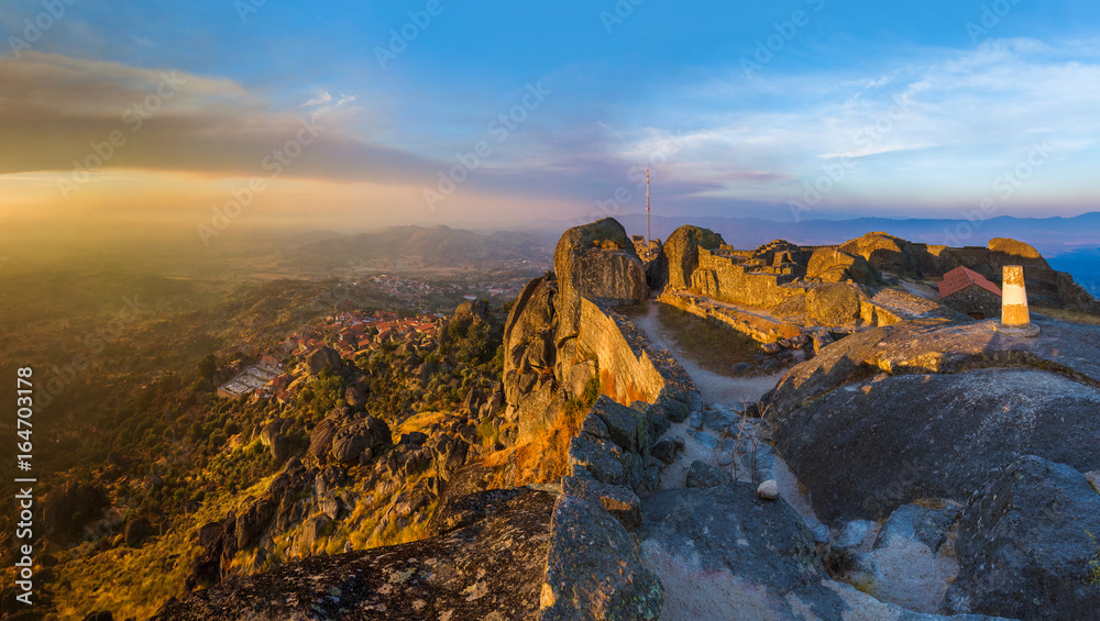 Fototapeta premium Fort in Village Monsanto - Portugal
