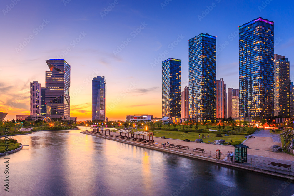 Seoul city with Beautiful after sunset and Skyscraper, Central park in Songdo District, Incheon South Korea. - obrazy, fototapety, plakaty 