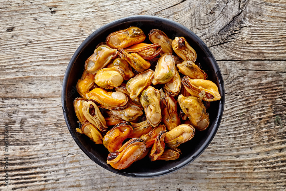 Bowl of marinated mussels, from above Bowl of marinated mussels, from above