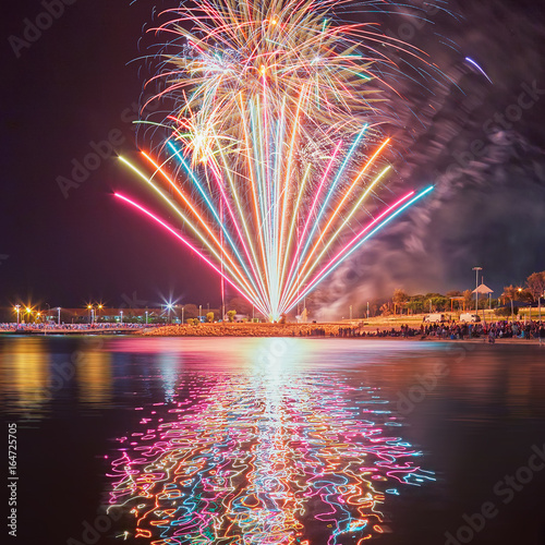 Cuadro en lienzo Fireworks reflecting in water at Hillarys Marina, Perth, Western Australia
