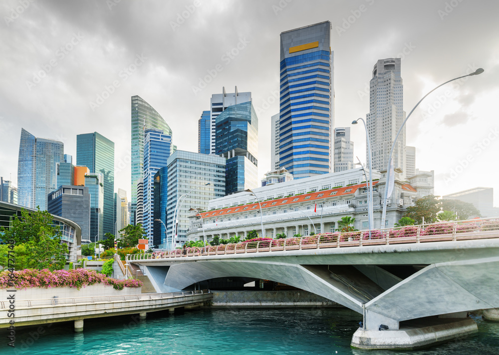 Fototapeta premium Scenic view of skyscrapers and old colonial building, Singapore