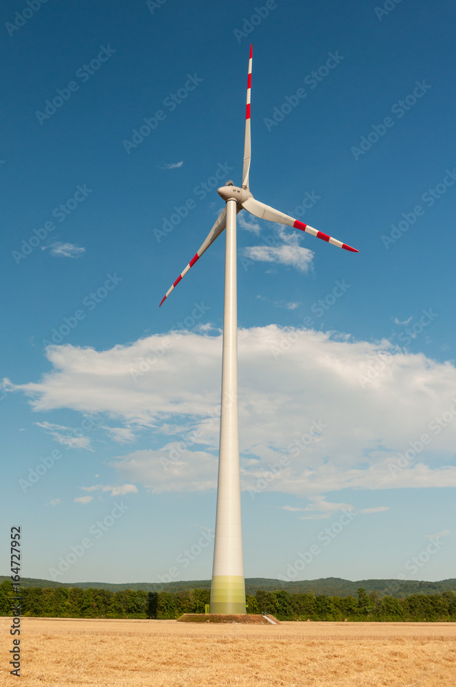 Windrad zur Erzeugung von Windenergie Windrad zur Erzeugung von Windenergie
