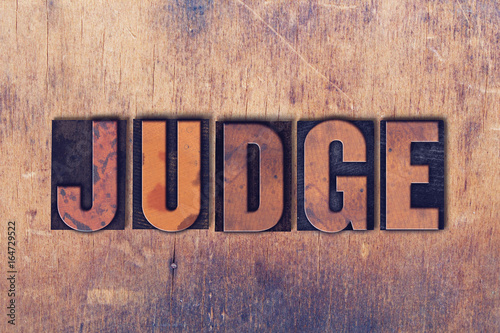 Bilde på lerret Judge Theme Letterpress Word on Wood Background