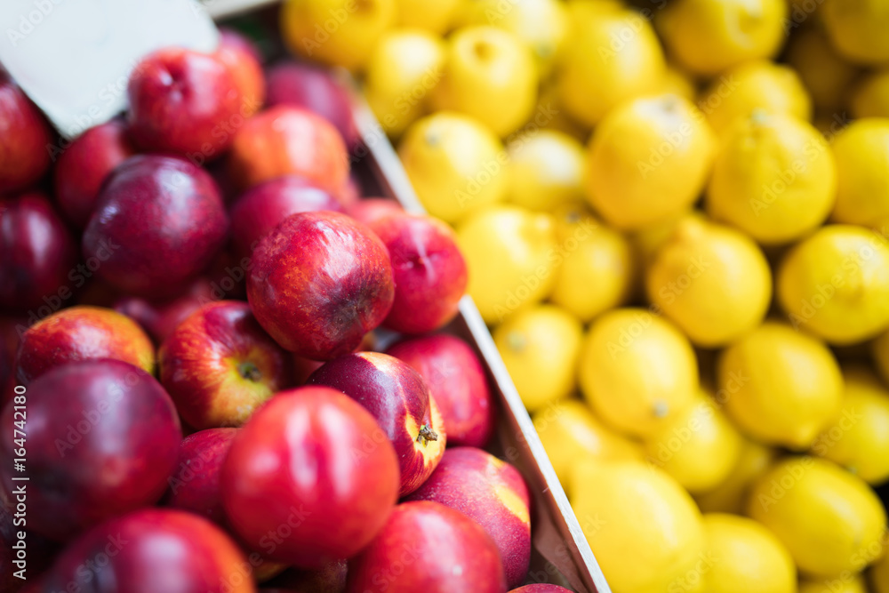 Picture of lot of nectarines in box for sale
