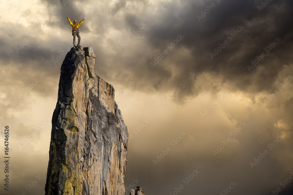 Climber on the edge. - obrazy, fototapety, plakaty 