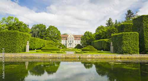 malowniczy widok na pałac opatów w parku oliwskim w gdańsku
 photo