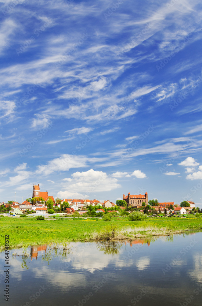 malowniczy krajobraz Gniewu w północnej Polsce
