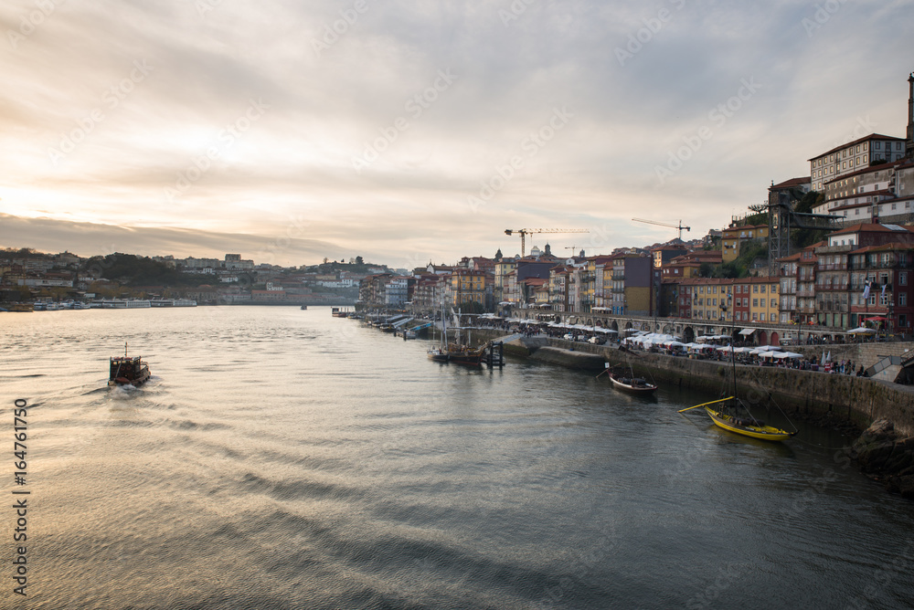Fototapeta premium Quais de Porto en fin de journée