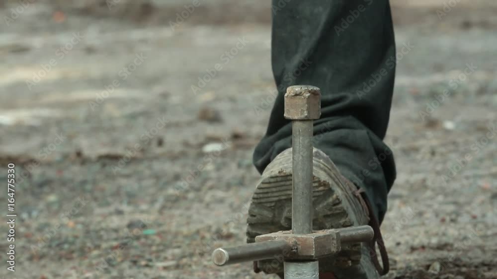 Hammering stave Hammering stave