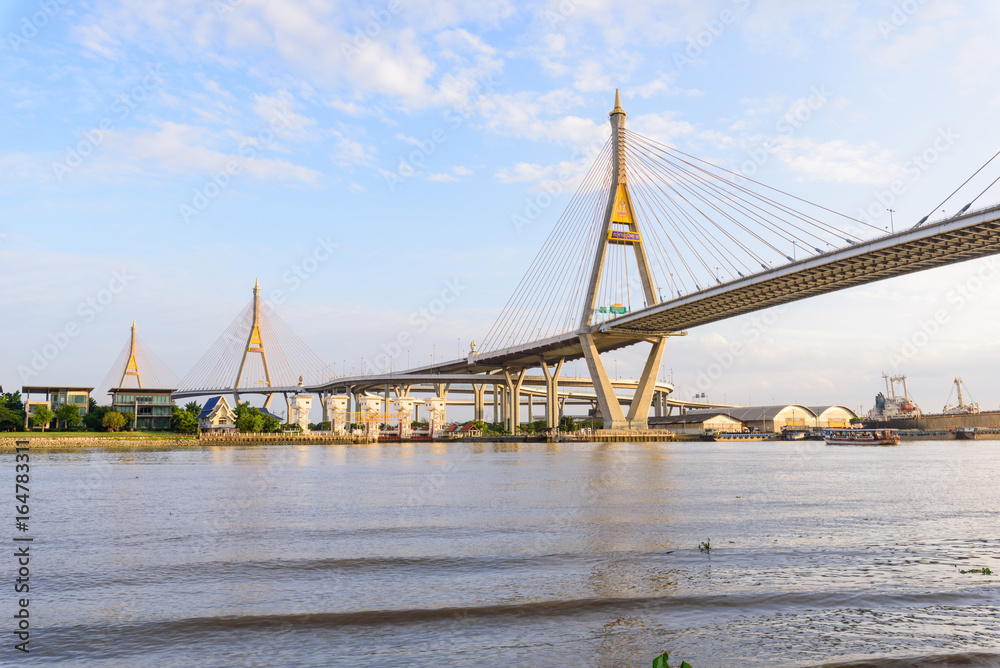 Obraz premium Beautiful Big Bhumibol Bridge / Big bridge at the river