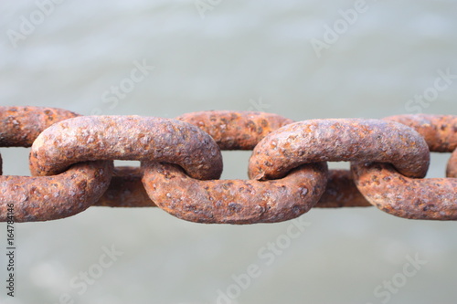 rusty chain © sfpupsfpup