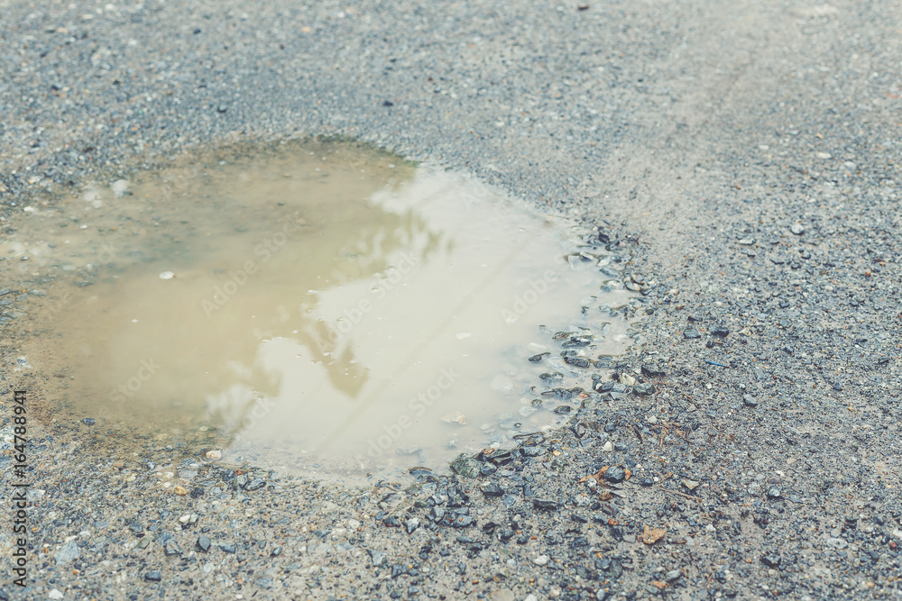 Obraz premium Puddle on ground after raining.