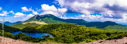 白鳥山から観る 白紫池と韓国岳
