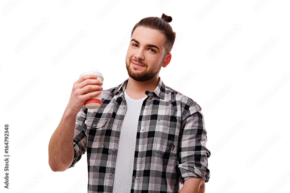 A man holds paper coffee glass.