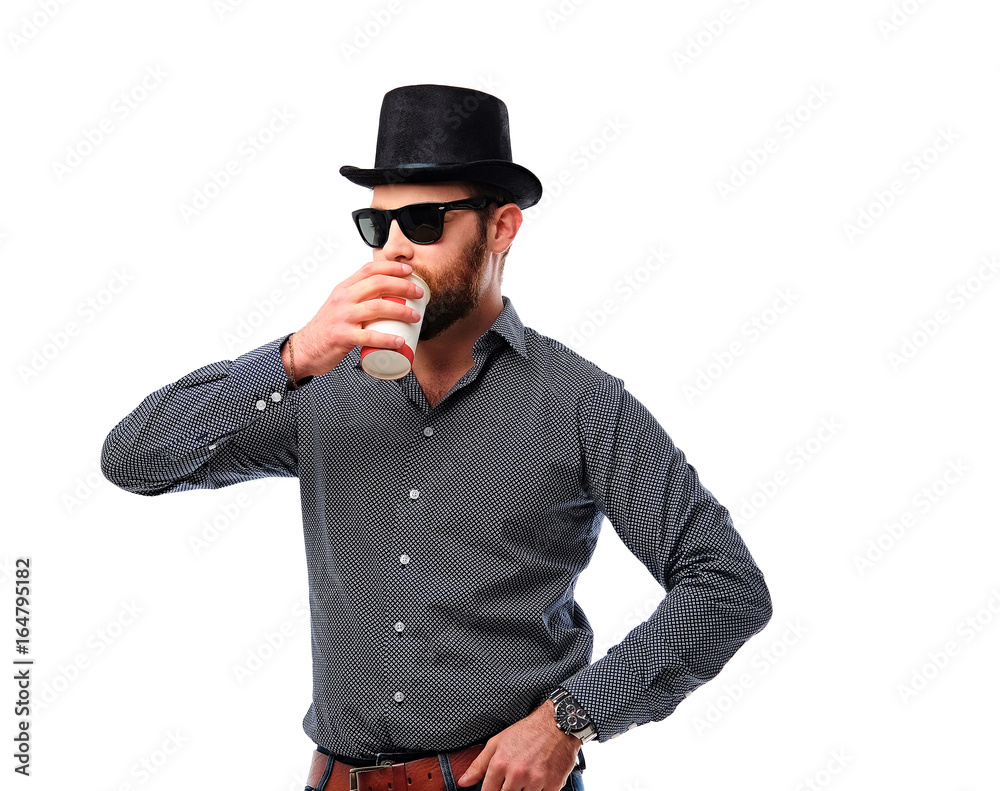 A man holds paper coffee glass.
