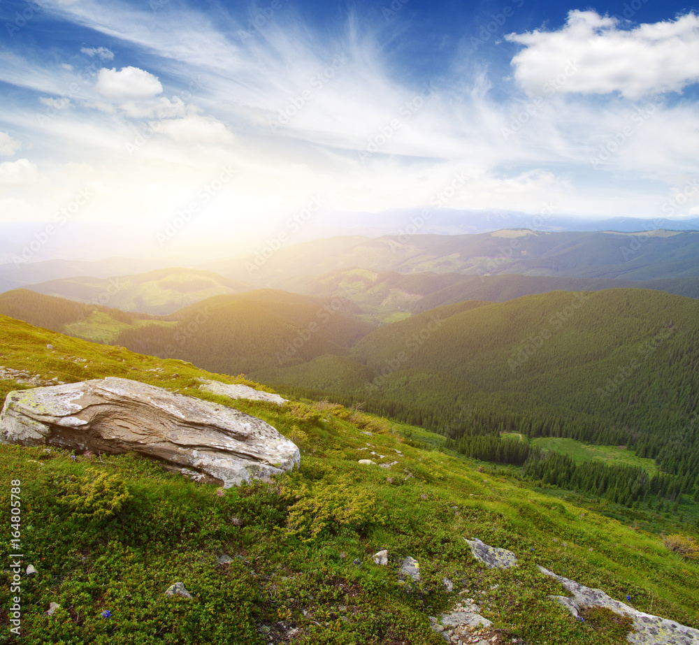 Naklejka premium Mountain landscape on sun