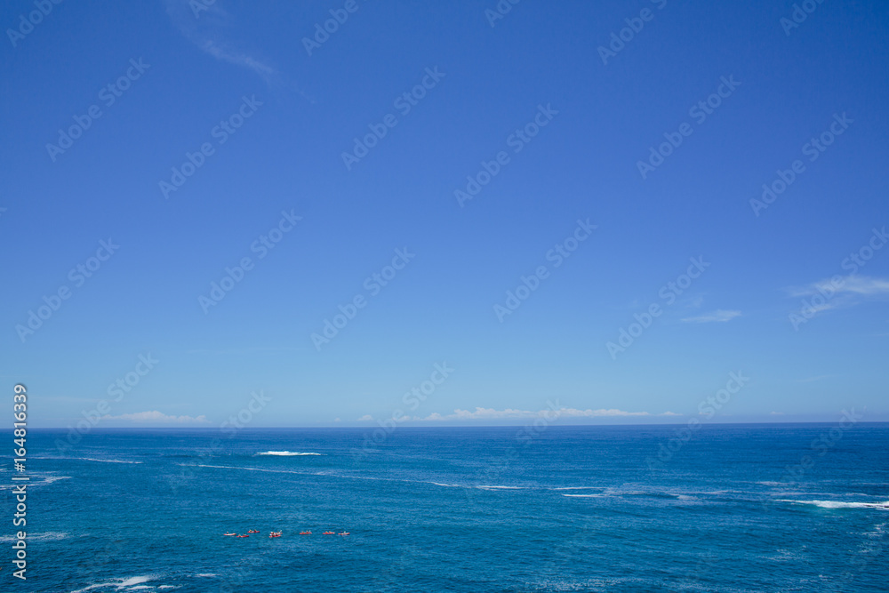 Meer und Blauer Himmel