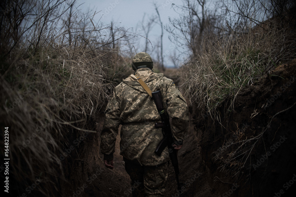 Soldier walking in Ukrainian frontline (Marïnka)