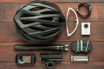 Wandcirkels Fietsen Vintage wielerspullen op houten tafel  © photo-nuke
