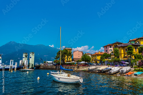 Fotografi Varenna on lake Como, Italy yacht travel