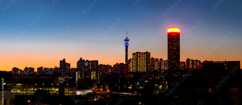 Naklejka premium Pejzaż w nocy Johannesburg