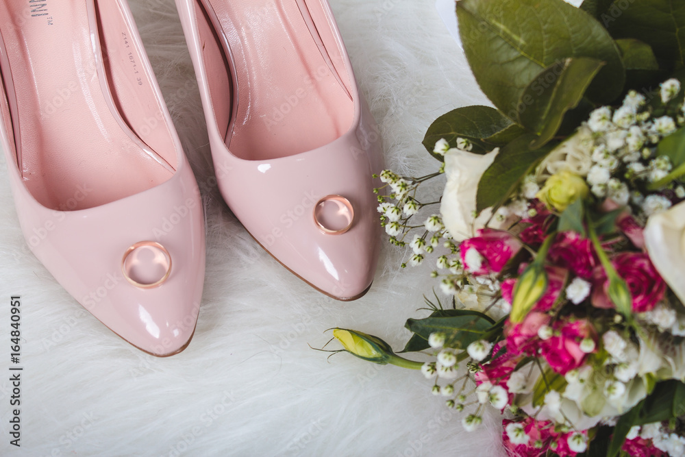 wedding flowers shoes and rings