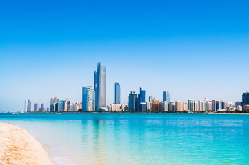 Fotobehang Abu Dhabi Abu Dhabi stadsgezicht overdag  © PixHound