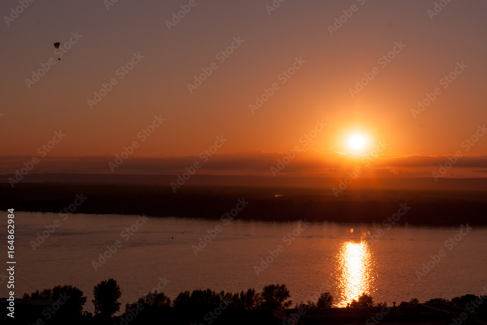 Naklejka premium Sun over the river