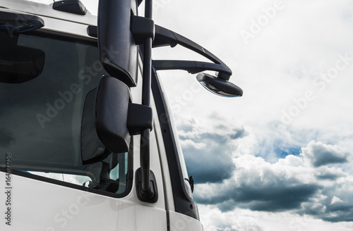 Кабина грузовика на фоне грозового неба
