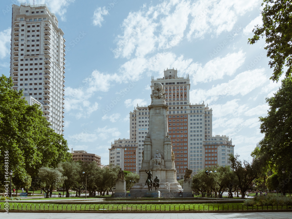 Plaza de Espana mit Don Quijote und Sancho Pansa Statuen
