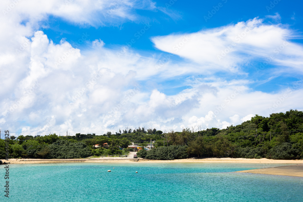 Fototapeta premium Wyspa Ikei na Morzu Okinawskim